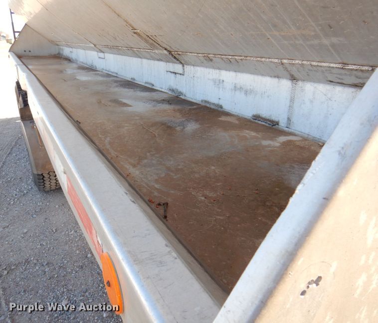 image for item DK8257 2006 Freightliner Columbia 120  feed delivery truck