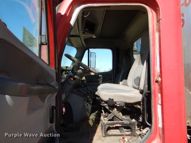 image for item DK8257 2006 Freightliner Columbia 120  feed delivery truck