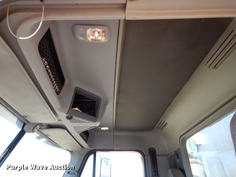 image for item DK8257 2006 Freightliner Columbia 120  feed delivery truck