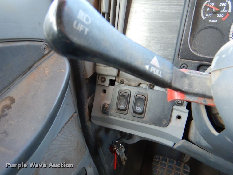 image for item DK8257 2006 Freightliner Columbia 120  feed delivery truck