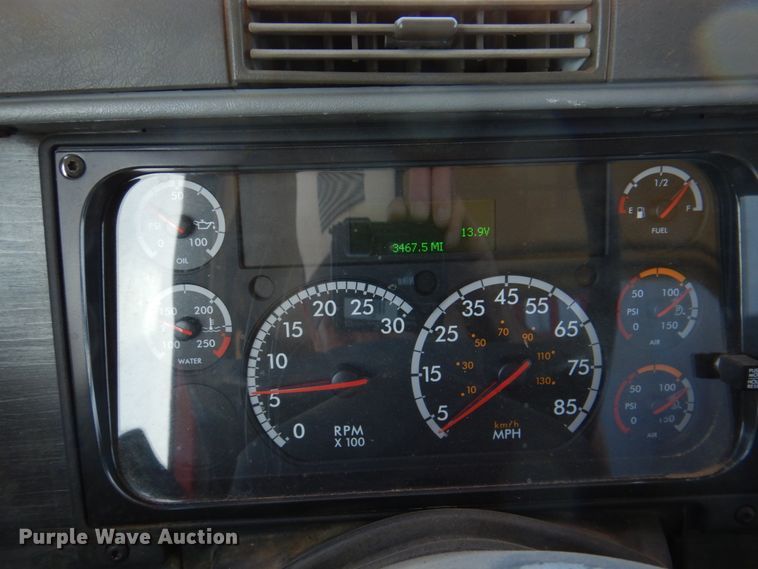 image for item DK8257 2006 Freightliner Columbia 120  feed delivery truck