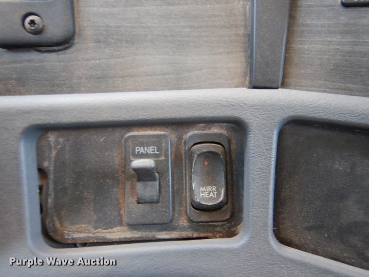 image for item DK8257 2006 Freightliner Columbia 120  feed delivery truck