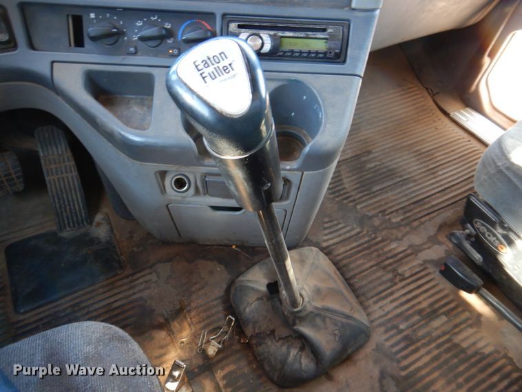 image for item DK8257 2006 Freightliner Columbia 120  feed delivery truck