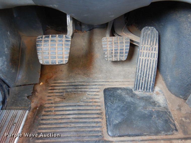 image for item DK8257 2006 Freightliner Columbia 120  feed delivery truck