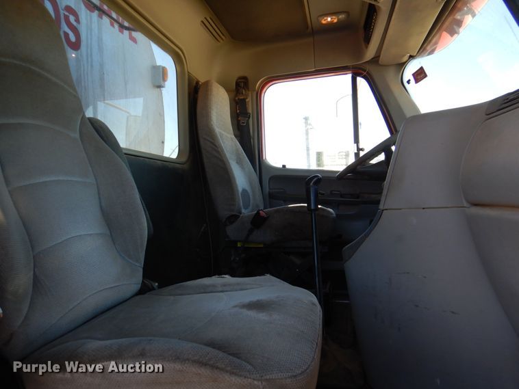 image for item DK8257 2006 Freightliner Columbia 120  feed delivery truck