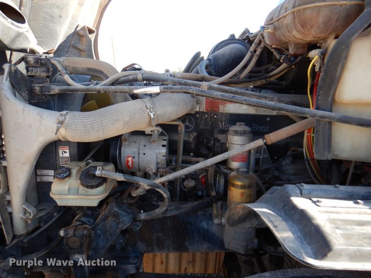 image for item DK8257 2006 Freightliner Columbia 120  feed delivery truck