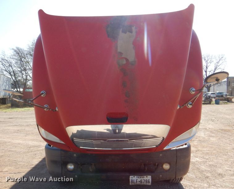 image for item DK8257 2006 Freightliner Columbia 120  feed delivery truck