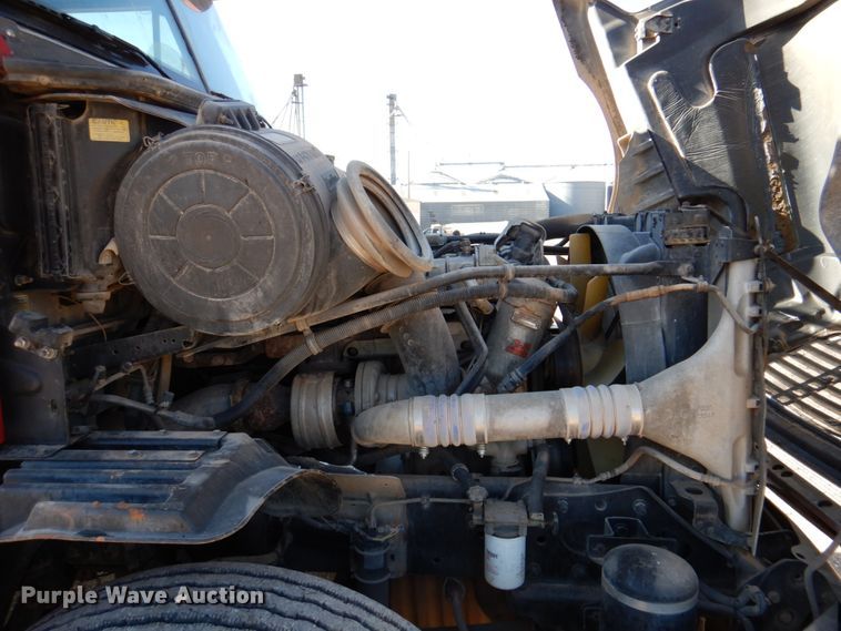 image for item DK8257 2006 Freightliner Columbia 120  feed delivery truck