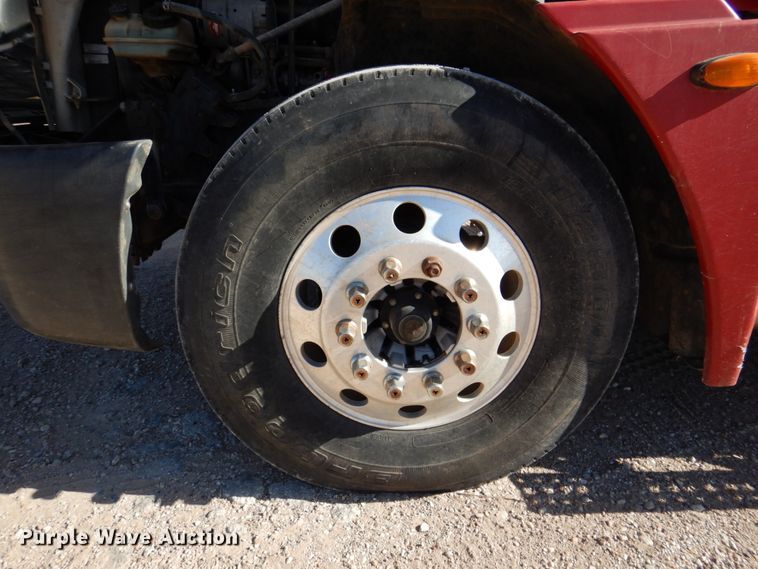 image for item DK8257 2006 Freightliner Columbia 120  feed delivery truck