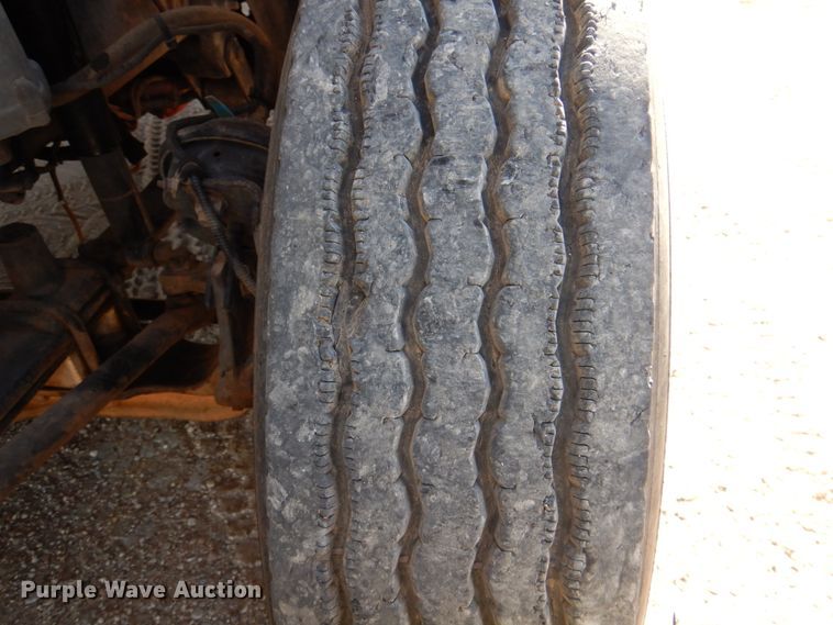 image for item DK8257 2006 Freightliner Columbia 120  feed delivery truck