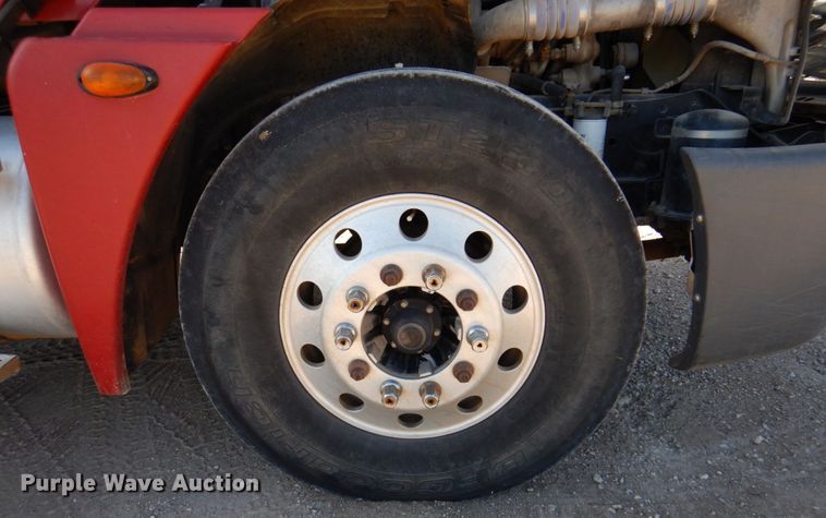 image for item DK8257 2006 Freightliner Columbia 120  feed delivery truck