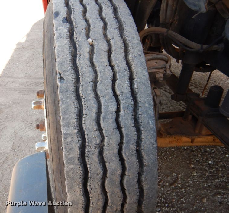 image for item DK8257 2006 Freightliner Columbia 120  feed delivery truck