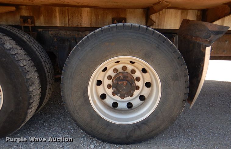 image for item DK8257 2006 Freightliner Columbia 120  feed delivery truck