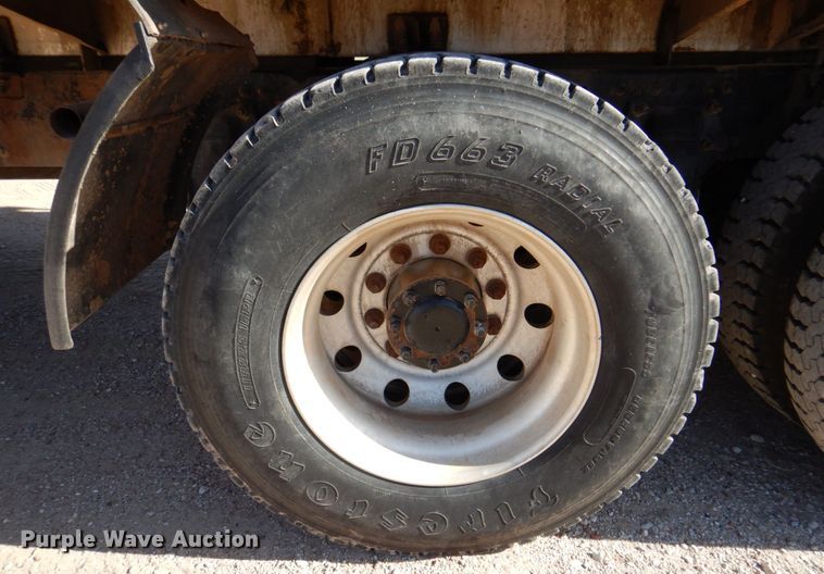 image for item DK8257 2006 Freightliner Columbia 120  feed delivery truck