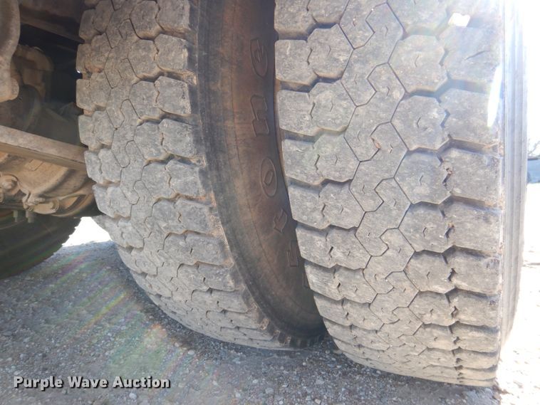 image for item DK8257 2006 Freightliner Columbia 120  feed delivery truck