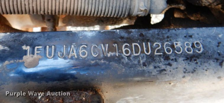 image for item DK8257 2006 Freightliner Columbia 120  feed delivery truck