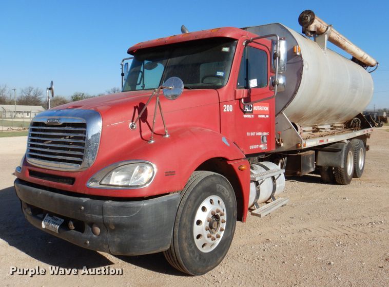 image for item DK8258 2006 Freightliner Columbia 120  feed delivery truck