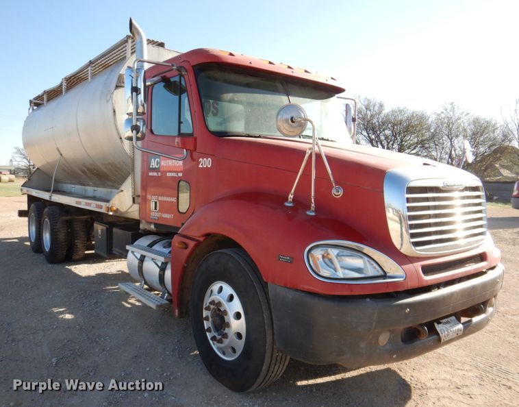 image for item DK8258 2006 Freightliner Columbia 120  feed delivery truck