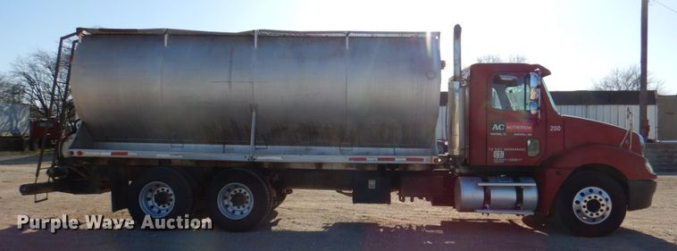 image for item DK8258 2006 Freightliner Columbia 120  feed delivery truck