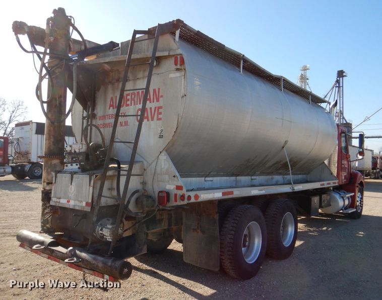 image for item DK8258 2006 Freightliner Columbia 120  feed delivery truck