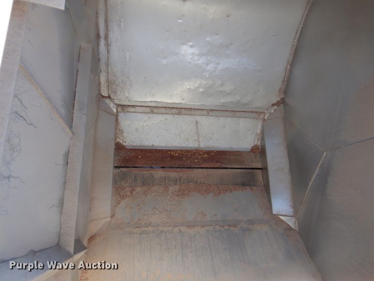 image for item DK8258 2006 Freightliner Columbia 120  feed delivery truck