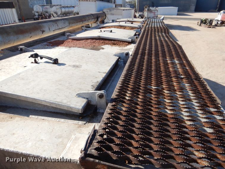 image for item DK8258 2006 Freightliner Columbia 120  feed delivery truck