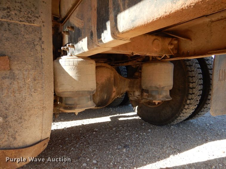 image for item DK8258 2006 Freightliner Columbia 120  feed delivery truck