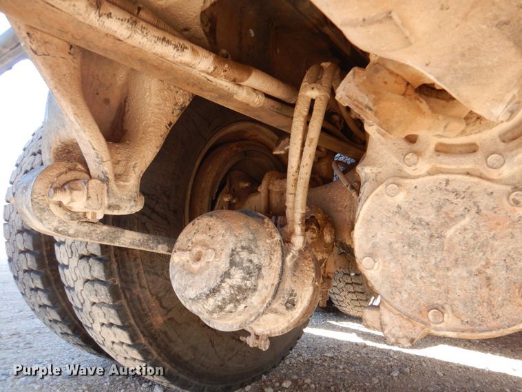 image for item DK8258 2006 Freightliner Columbia 120  feed delivery truck