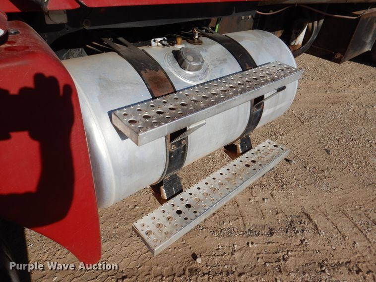 image for item DK8258 2006 Freightliner Columbia 120  feed delivery truck