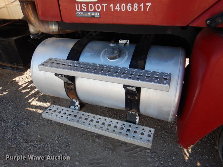 image for item DK8258 2006 Freightliner Columbia 120  feed delivery truck