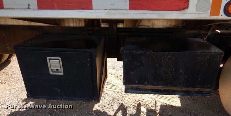 image for item DK8258 2006 Freightliner Columbia 120  feed delivery truck