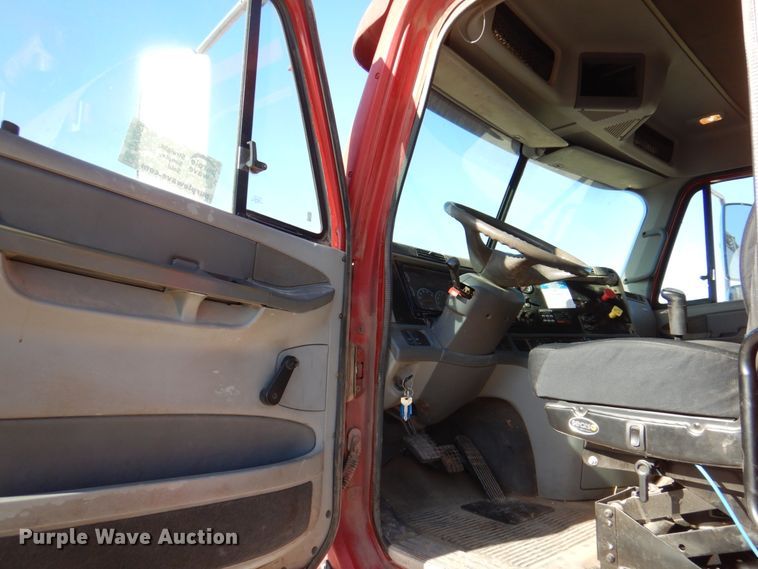 image for item DK8258 2006 Freightliner Columbia 120  feed delivery truck