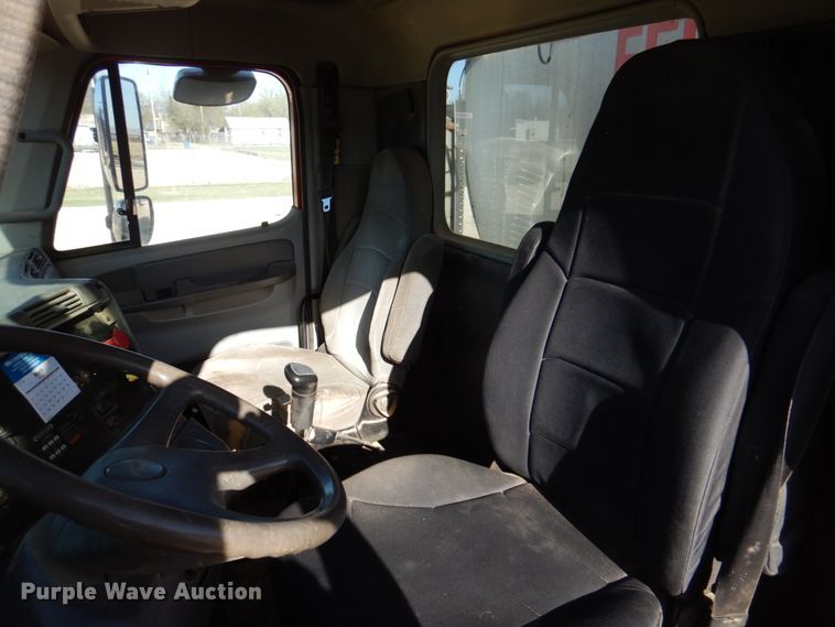 image for item DK8258 2006 Freightliner Columbia 120  feed delivery truck