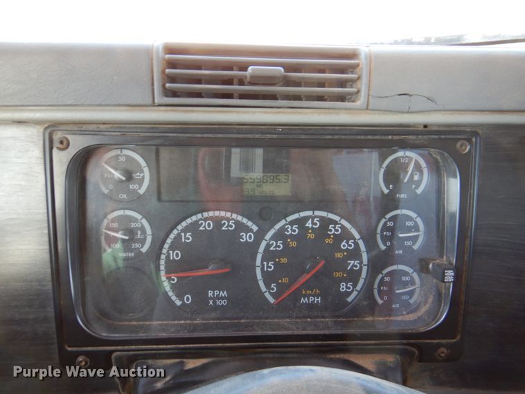 image for item DK8258 2006 Freightliner Columbia 120  feed delivery truck