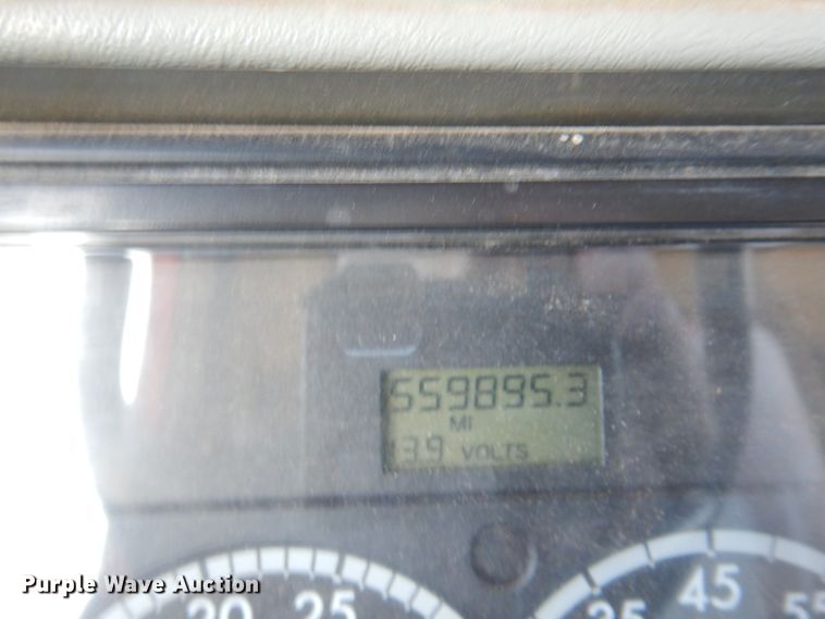 image for item DK8258 2006 Freightliner Columbia 120  feed delivery truck