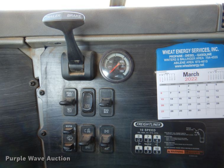 image for item DK8258 2006 Freightliner Columbia 120  feed delivery truck