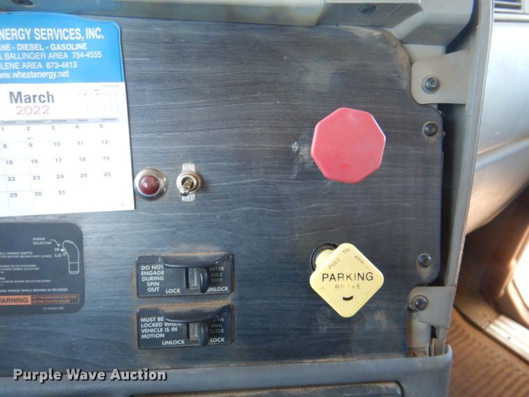 image for item DK8258 2006 Freightliner Columbia 120  feed delivery truck