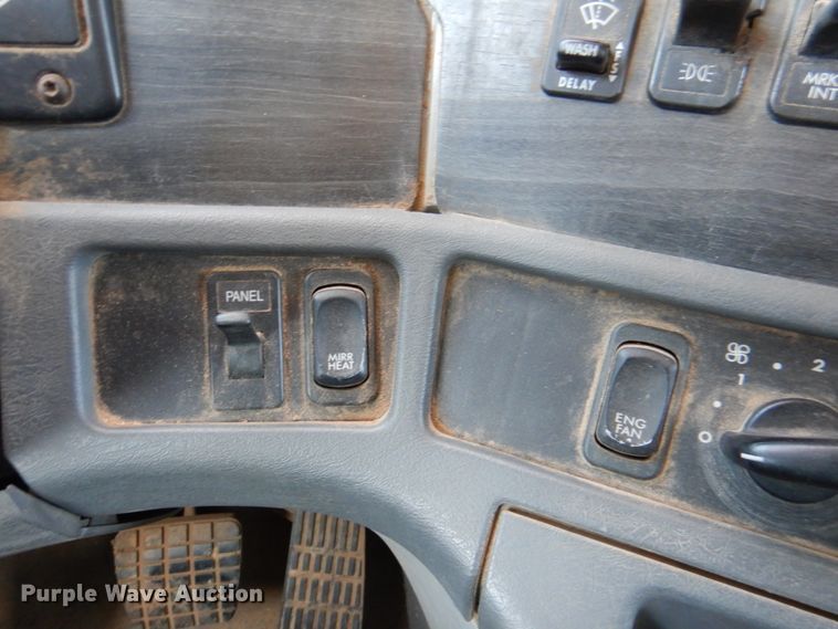 image for item DK8258 2006 Freightliner Columbia 120  feed delivery truck