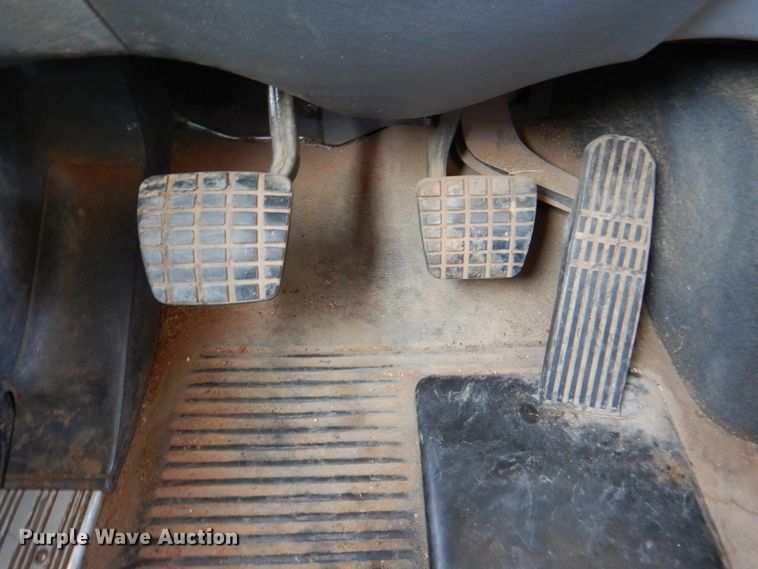 image for item DK8258 2006 Freightliner Columbia 120  feed delivery truck