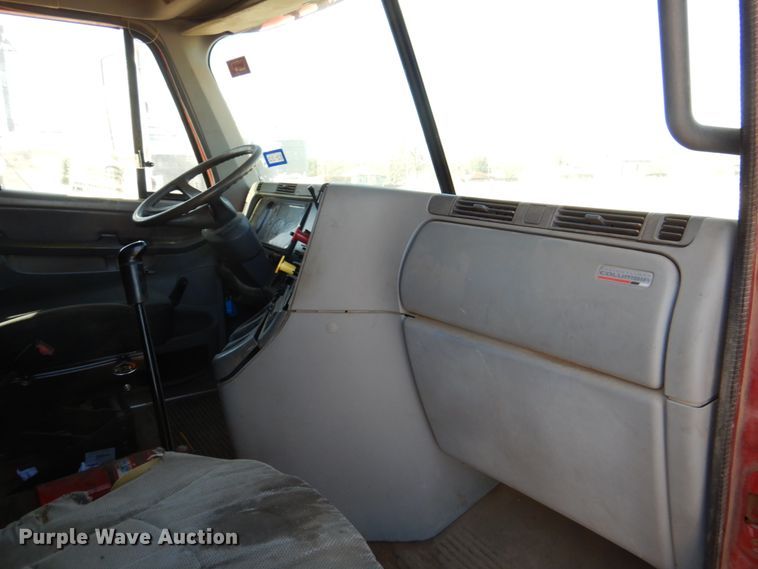 image for item DK8258 2006 Freightliner Columbia 120  feed delivery truck