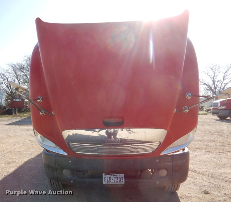 image for item DK8258 2006 Freightliner Columbia 120  feed delivery truck