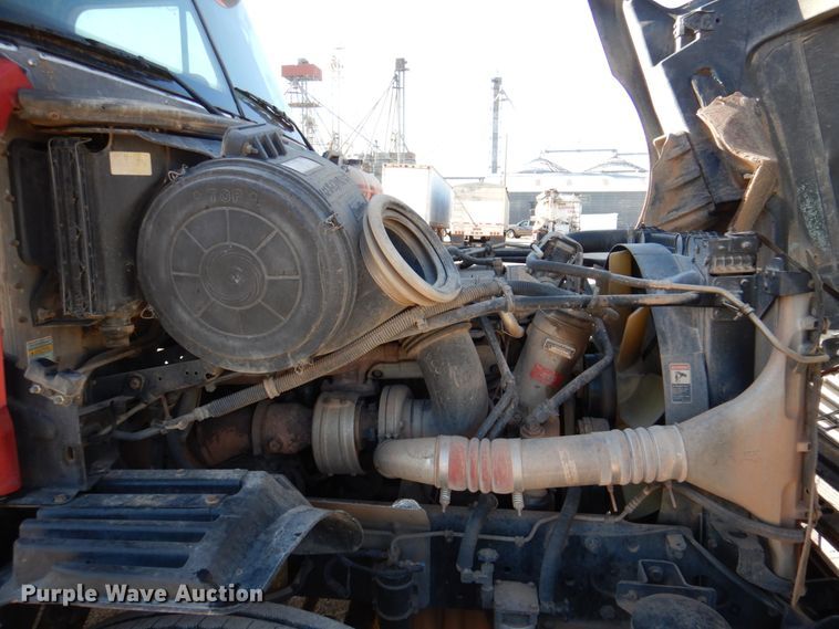 image for item DK8258 2006 Freightliner Columbia 120  feed delivery truck