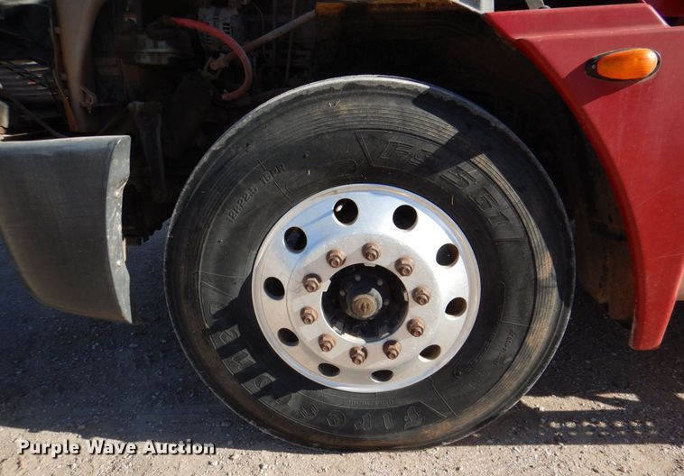 image for item DK8258 2006 Freightliner Columbia 120  feed delivery truck