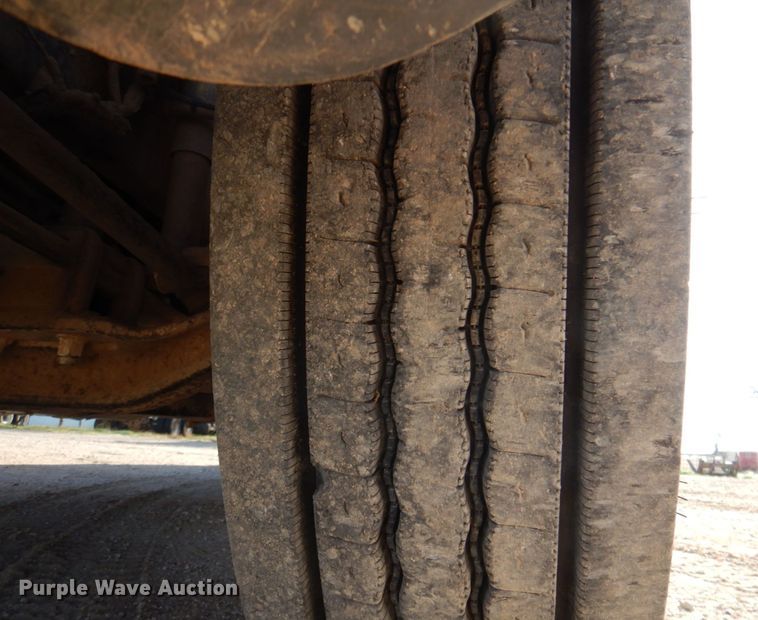 image for item DK8258 2006 Freightliner Columbia 120  feed delivery truck