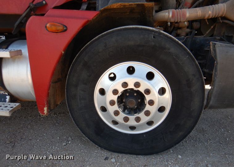 image for item DK8258 2006 Freightliner Columbia 120  feed delivery truck