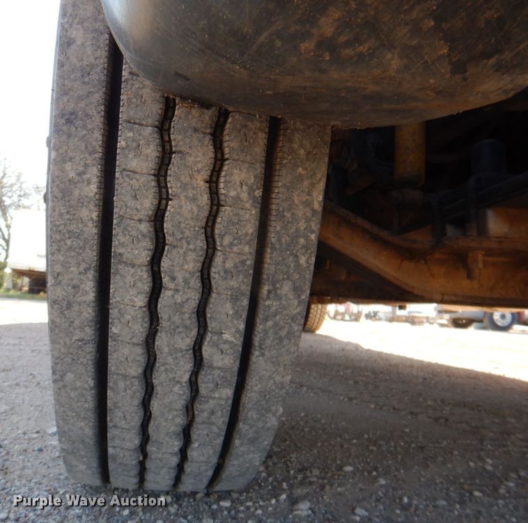 image for item DK8258 2006 Freightliner Columbia 120  feed delivery truck