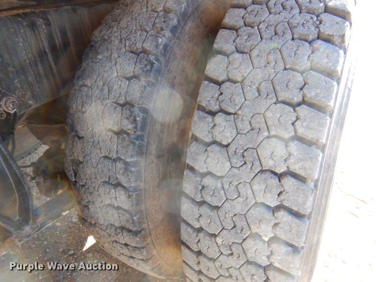 image for item DK8258 2006 Freightliner Columbia 120  feed delivery truck