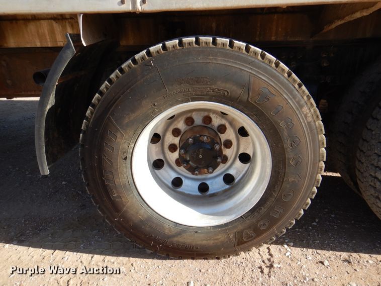 image for item DK8258 2006 Freightliner Columbia 120  feed delivery truck