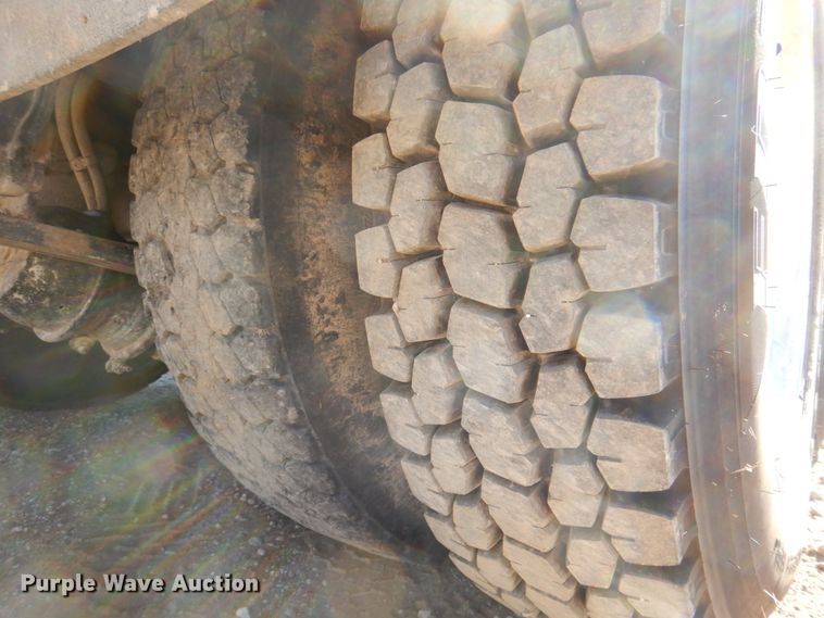 image for item DK8258 2006 Freightliner Columbia 120  feed delivery truck