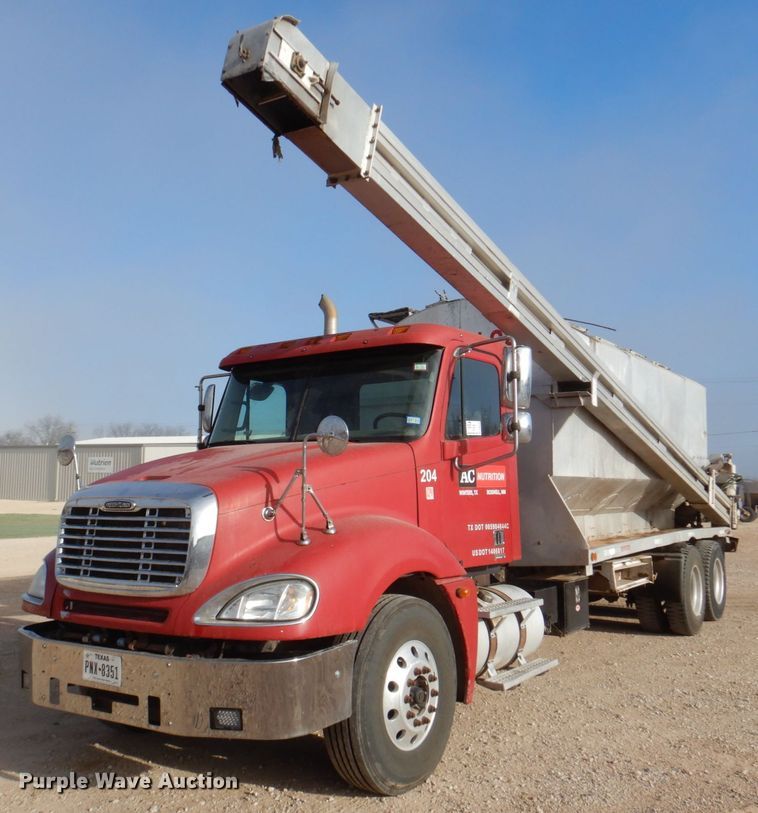 image for item DK8259 2006 Freightliner Columbia 120  feed delivery truck